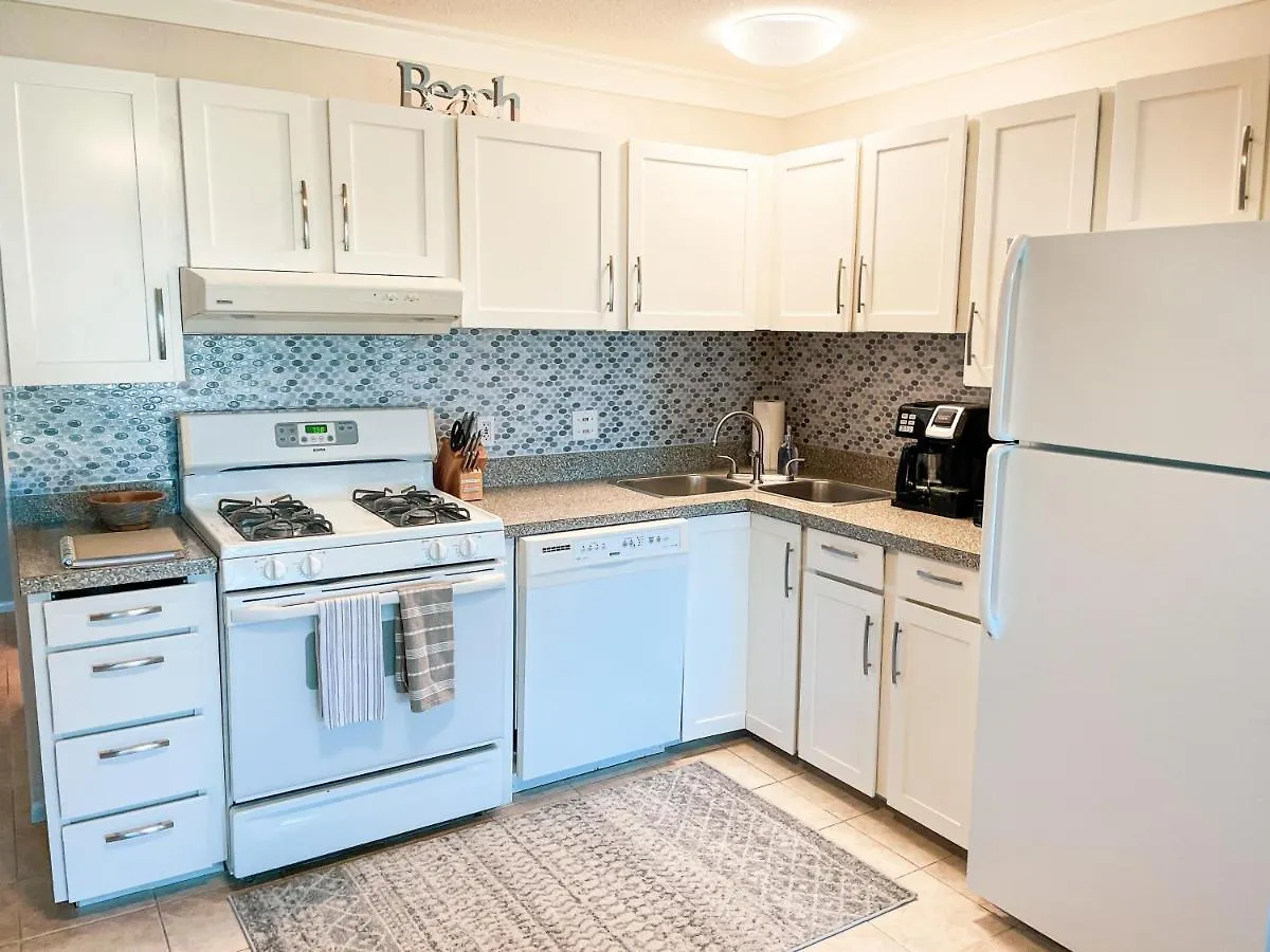 Molokai Island Retreat With Beautiful Ocean Views And Pool - Newly Remodeled! Apartment Ualapue